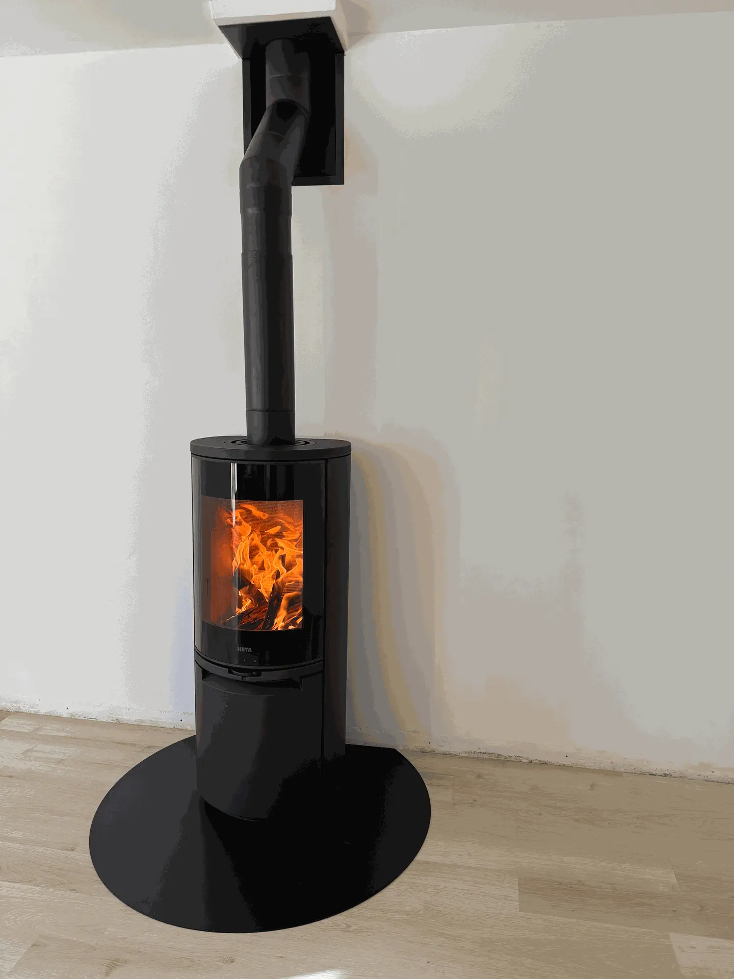 Poêle à bois scandinave Heta installé à Beaune
