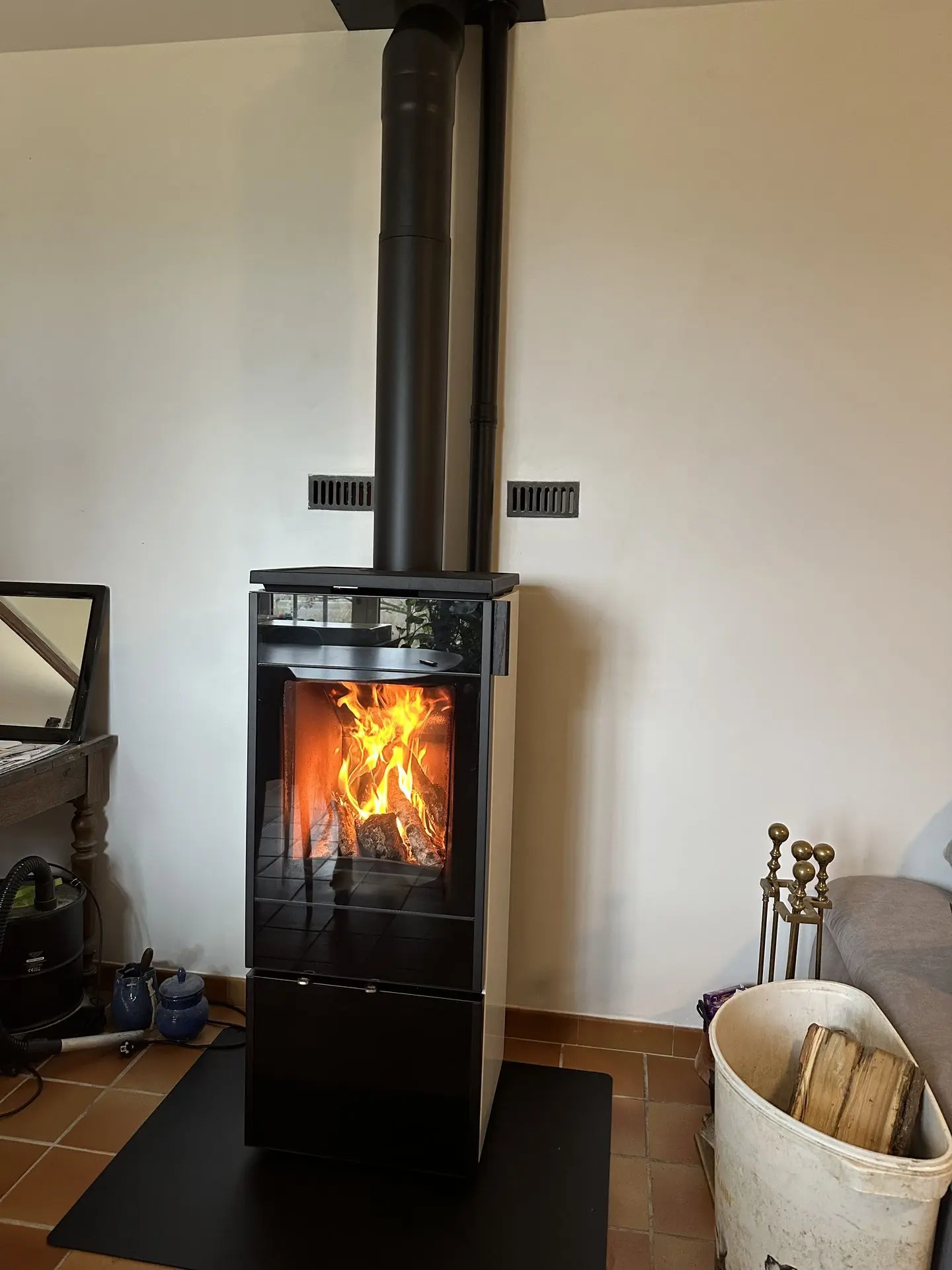 Poêle à bois ventilé installé à Saint-Martin-sous-Montaigu